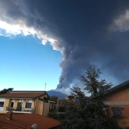 Ai Piedi Dell' Etna Per Gruppi Fino A 20 Persone Apartment *