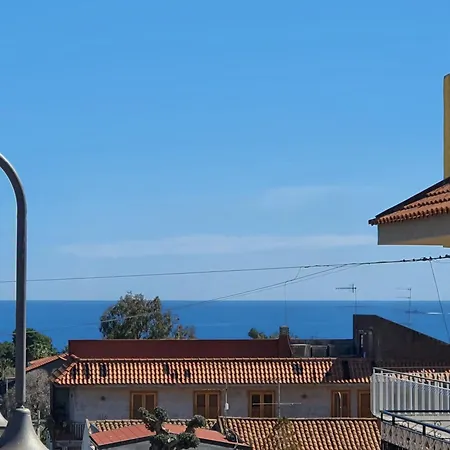 Apartment Ai Piedi Dell' Etna Per Gruppi Fino A 20 Persone