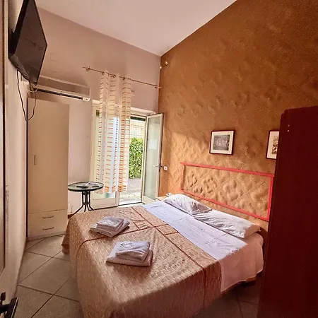 Ai Piedi Dell' Etna Per Gruppi Fino A 20 Persone Apartment